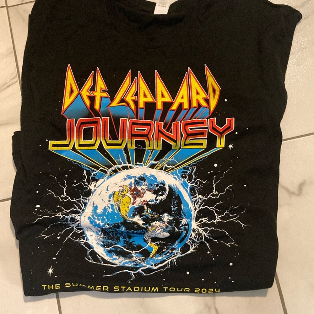 Men’s Large Def Leppard & Journey T-Shirt. The Summer Stadium Tour 2024.